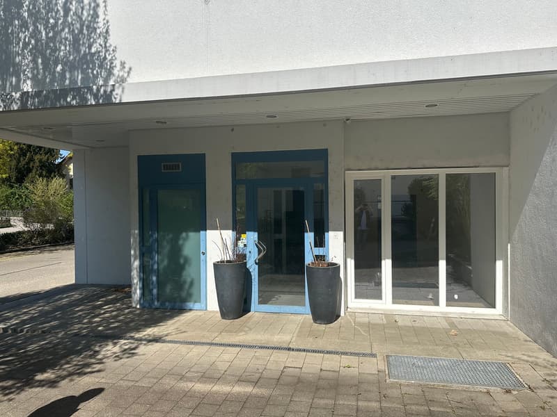 ***Central commercial premises with diverse usage possibilities*** (2)