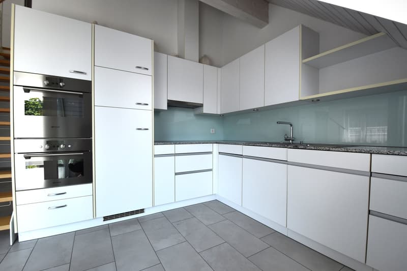 Grosszügige und lichtdurchflutete Maisonette-Wohnung mit Balkon im Eigentumsstandart (11)
