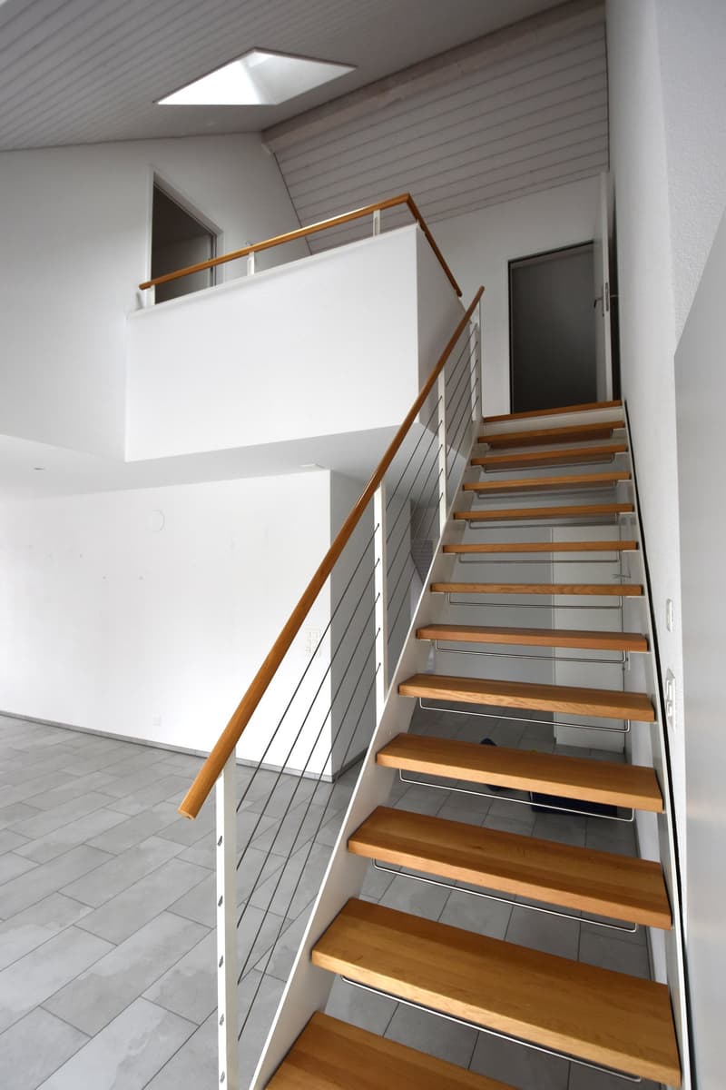 Grosszügige und lichtdurchflutete Maisonette-Wohnung mit Balkon im Eigentumsstandart (4)
