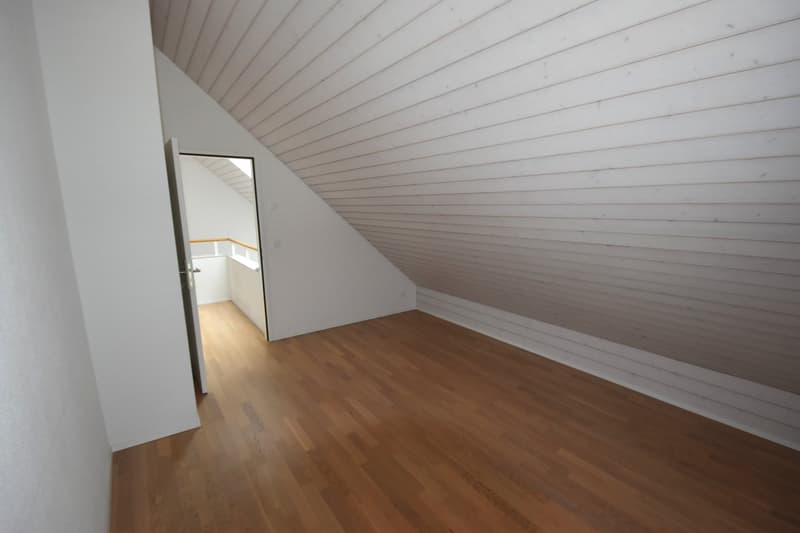 Grosszügige und lichtdurchflutete Maisonette-Wohnung mit Balkon im Eigentumsstandart (7)