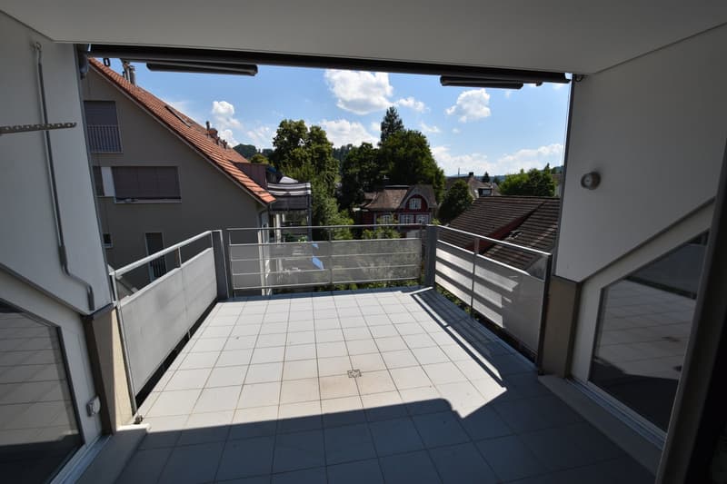 Grosszügige und lichtdurchflutete Maisonette-Wohnung mit Balkon im Eigentumsstandart (10)