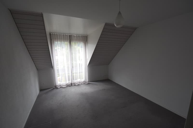 Grosszügige und lichtdurchflutete Maisonette-Wohnung mit Balkon im Eigentumsstandart (12)