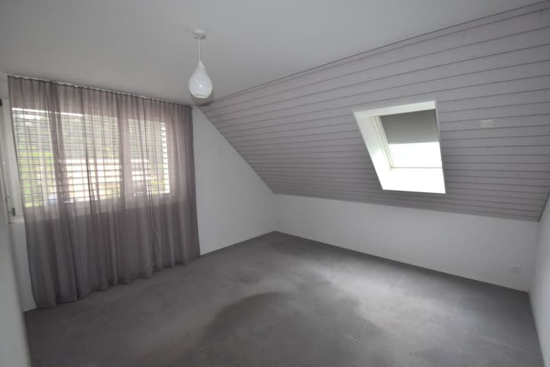 Grosszügige und lichtdurchflutete Maisonette-Wohnung mit Balkon im Eigentumsstandart (13)