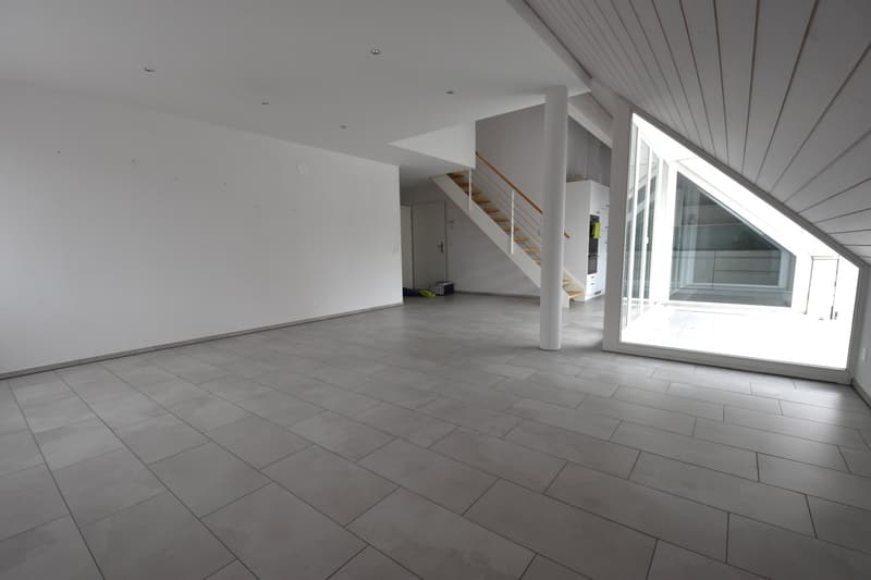 Grosszügige und lichtdurchflutete Maisonette-Wohnung mit Balkon im Eigentumsstandart (9)