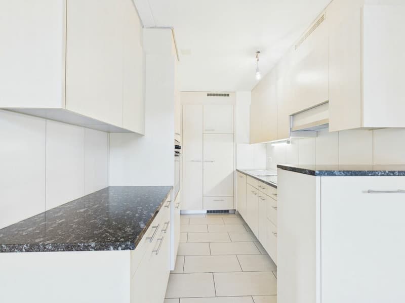 Central living, quiet residence (3)