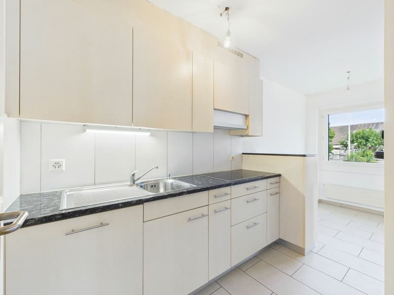 Central living, quiet residence (2)