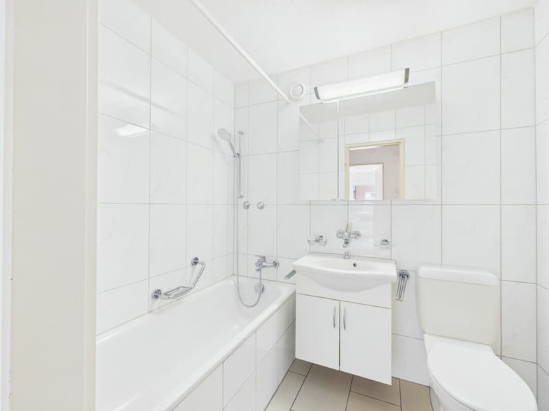 Central living, quiet residence (8)