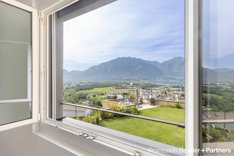 Elegante appartamento 4.5 locali con terrazza, stupenda vista sul Lago Maggiore (12)