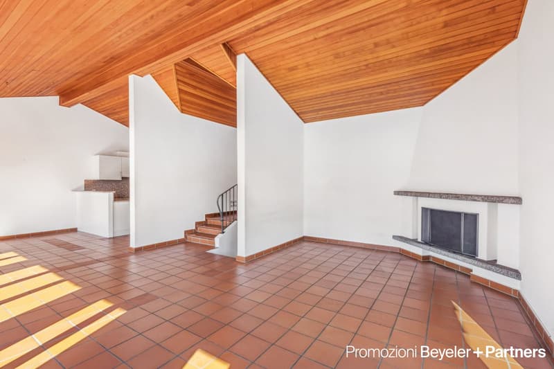 Open space with wooden ceiling, fireplace, tiled floor