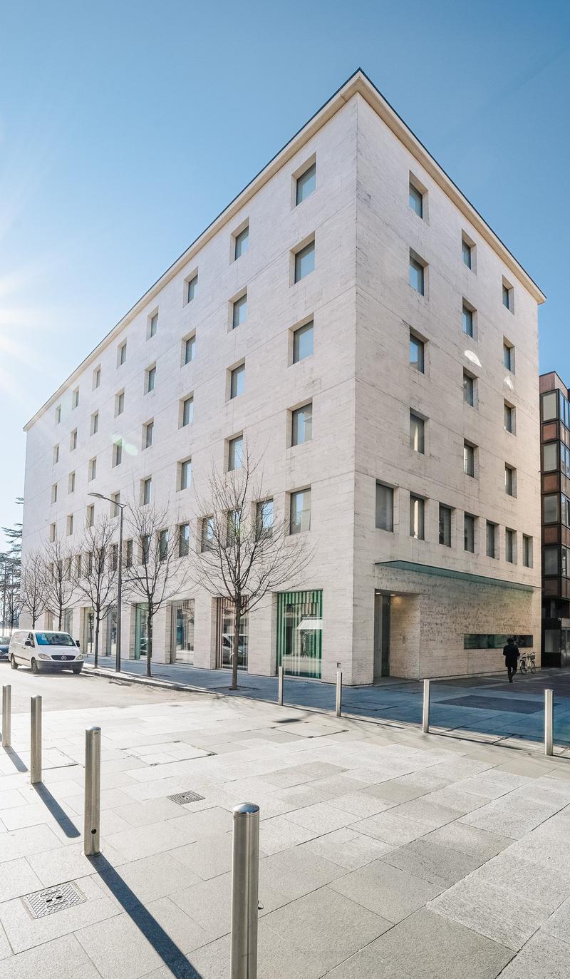 LUGANO CENTRO - Spazio commerciale con vetrina (8)