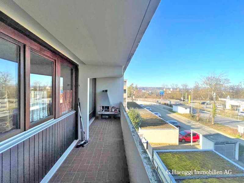 Helle 3 1/2 Zimmer-Wohnung mit zwei grossen Balkonen (4)