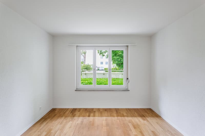 Appartement rénové de 4.0 pièces avec espace de jardin à Zürich-Altstetten (4)