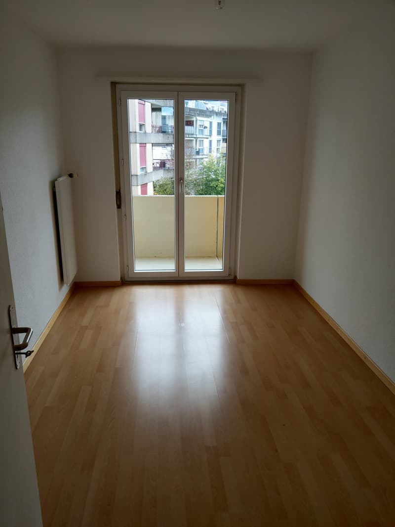Herrliche 4-Zimmerwohnung mit eigener Waschmaschine und Balkon zu vermieten!! (4)