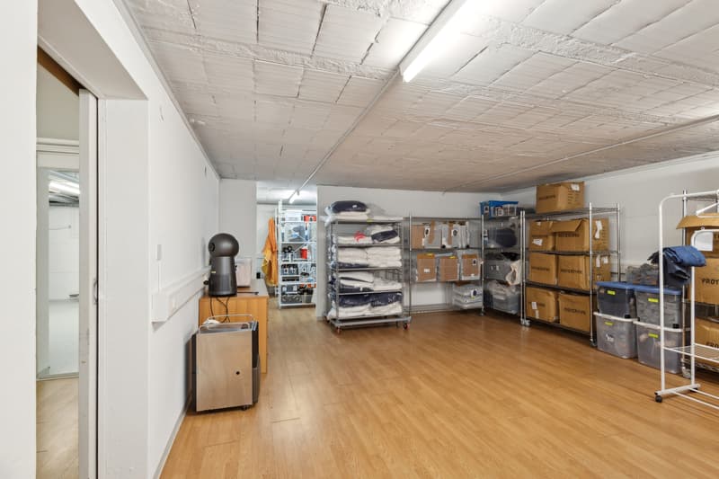 / Questo spazio è adibito a magazzino, ma si presta anche come laboratorio e ufficio