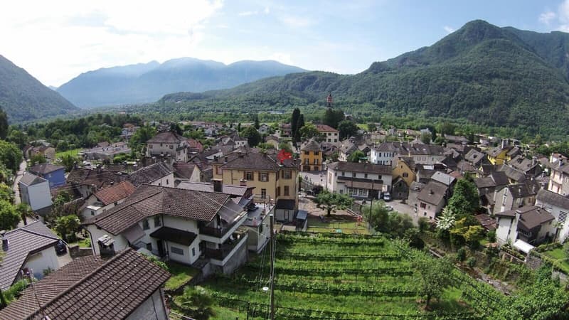 Investment opportunity in the heart of Verscio! (2)