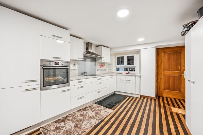 Maison multifamiliale attractive avec des rendements locatifs stables (2)