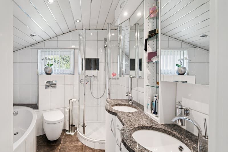 Elegantes und zeitloses Badezimmer - Obergeschoss