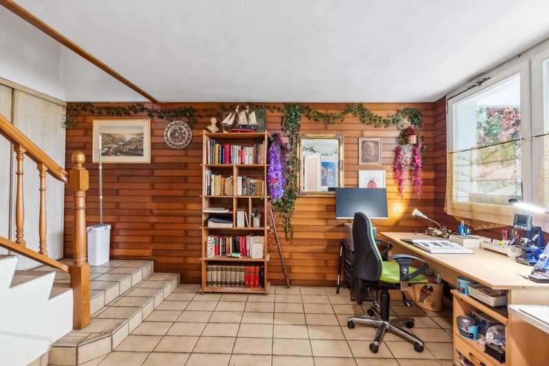 Büro im Erdgeschoss / Bureau au rez-de-chaussée