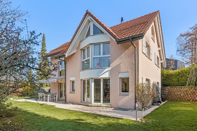 Individual villa with 8 rooms! (1)