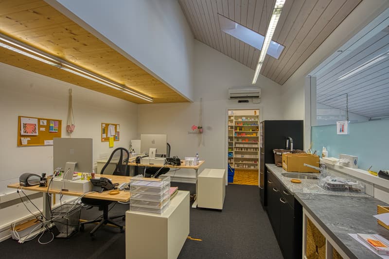 Sekretariat mit Apotheke OG