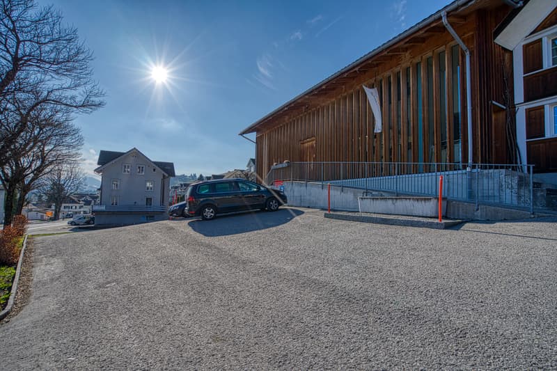 Zufahrt Parkplätze Haupteingang