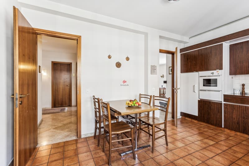 Geräumige abgetrennte Küche mit Fenster zur Nordseite / Ampia cucina separata con finestra sul lato nord