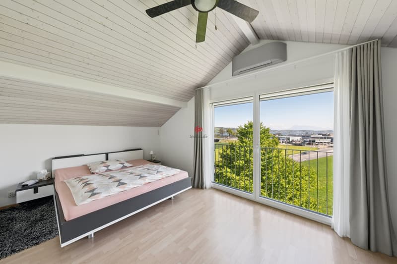 Panoramic semi-detached house with lake and mountain views (8)