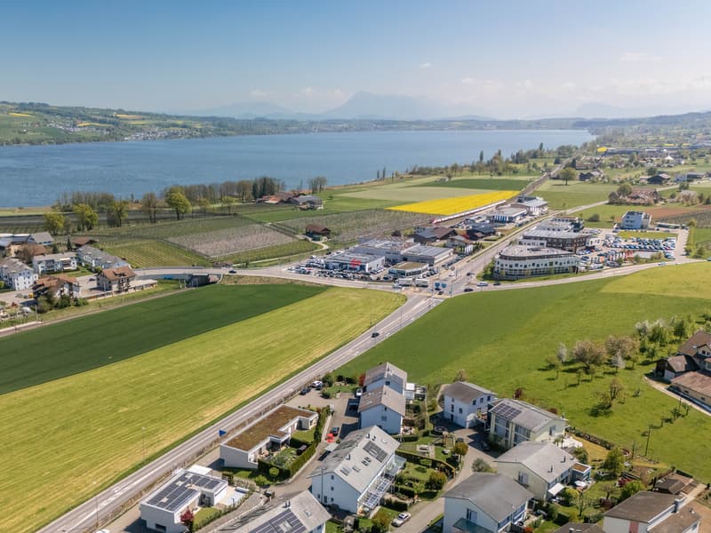 Panoramic semi-detached house with lake and mountain views (13)