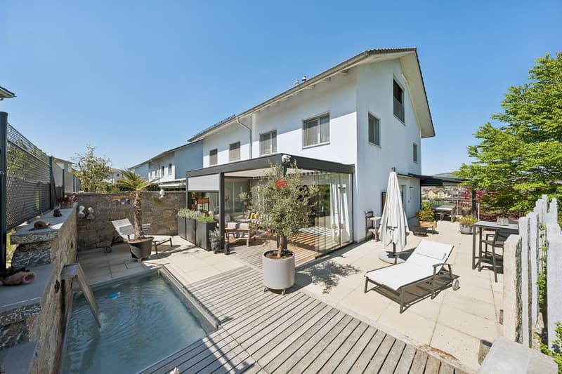 Panoramic semi-detached house with lake and mountain views (1)