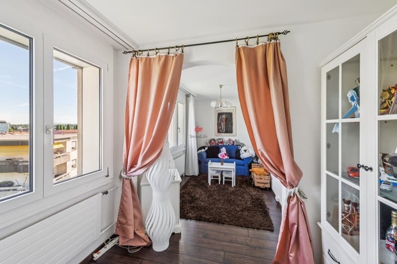 Attic apartment with large roof terrace and panoramic view in quiet location of Lenzburg (7)