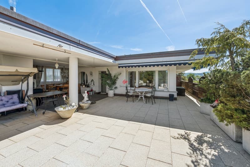 Attic apartment with large roof terrace and panoramic view in quiet location of Lenzburg (1)