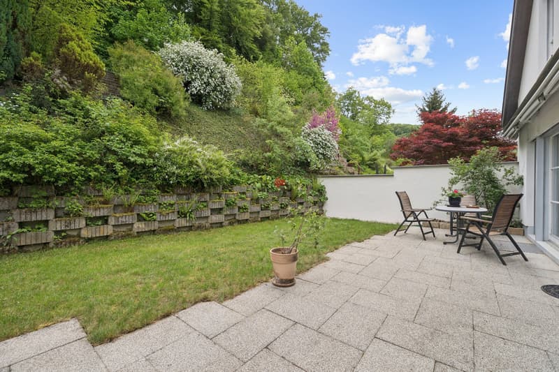 Living in an idyllic, sunny location (9)