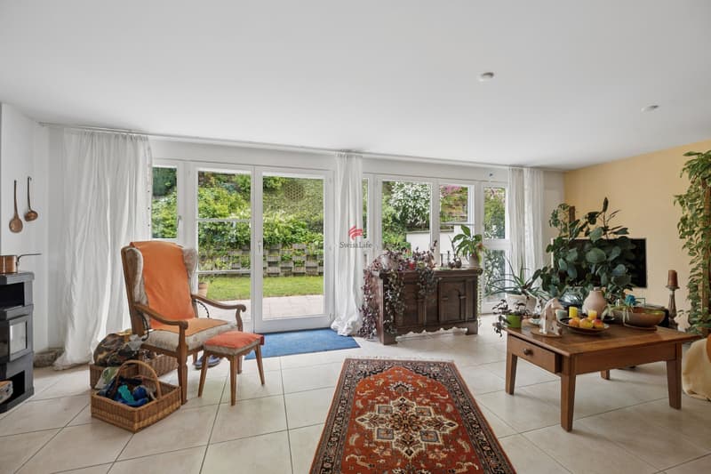 Living in an idyllic, sunny location (2)