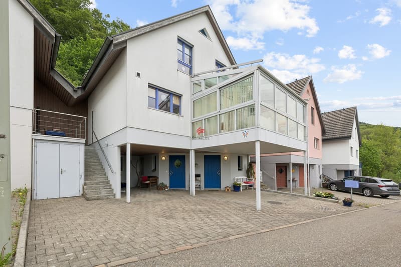 Living in an idyllic, sunny location (10)