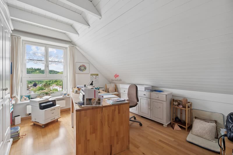 Living in an idyllic, sunny location (4)