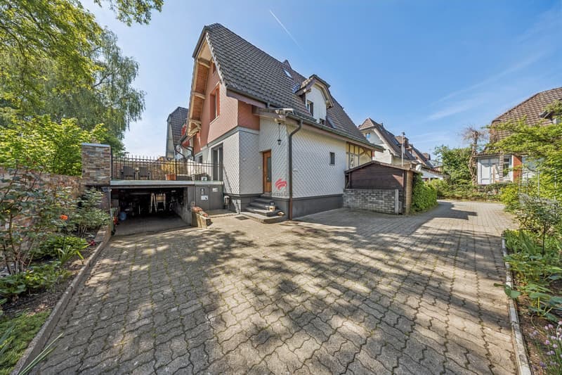 Top location for families - school and kindergarten nearby! (1)