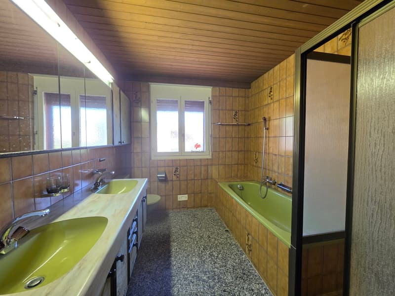 OG: Bad, Dusche
