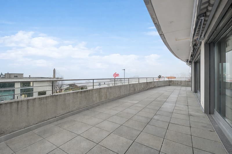 Modern elegance with a view of the green (5)