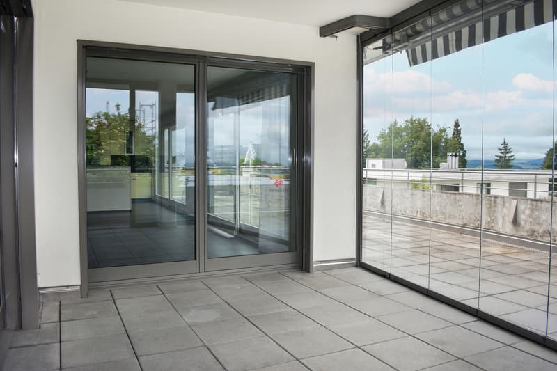 Modern elegance with a view of the green (4)