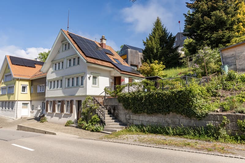 Charming Appenzeller cottage with great potential (1)