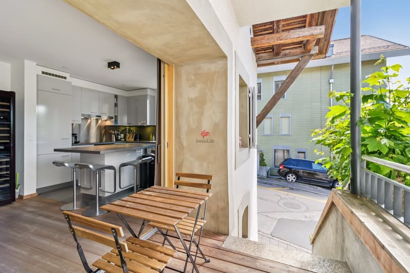 / Cuisine et salle à manger ouverte sur le balcon