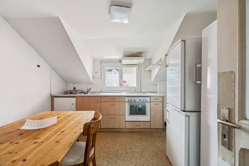 Village house with 6 apartments and 10 parking spaces with barn (5)