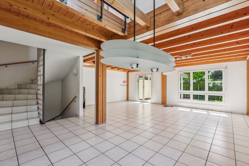 Family living space in a semi-detached house... in a prime location (2)