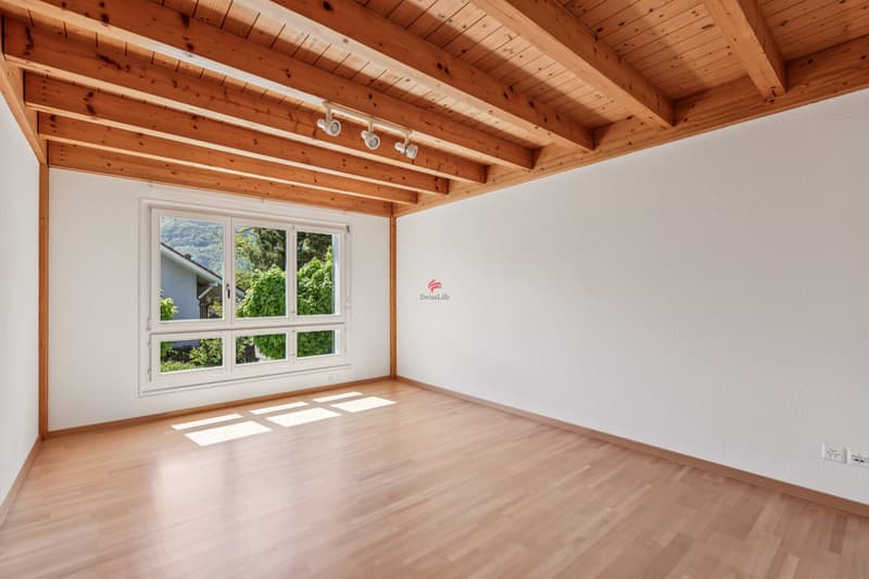 Family living space in a semi-detached house... in a prime location (8)