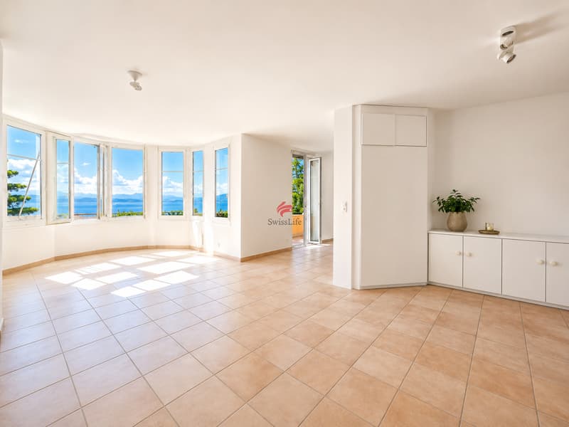 Apartment with a lake view to transform according to your dreams! (8)