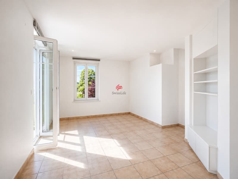 Apartment with a lake view to transform according to your dreams! (7)