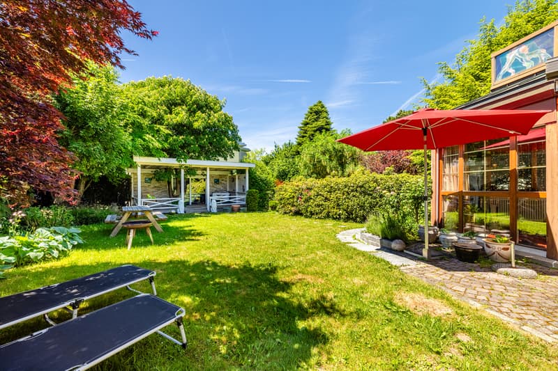 City meets nature - semi-detached house with unique garden idyll (2)