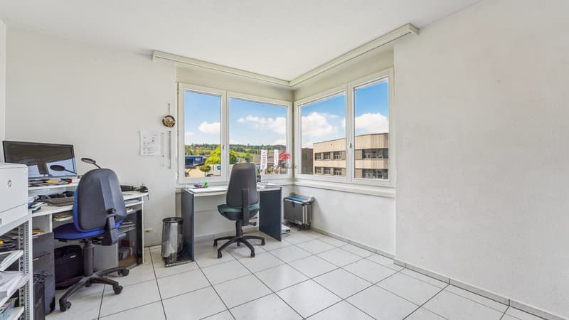 Ambiance maison dans une maison : grande maisonnette avec 3 balcons et galerie ouverte (6)