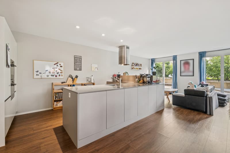 Modern living in a garden apartment (1)
