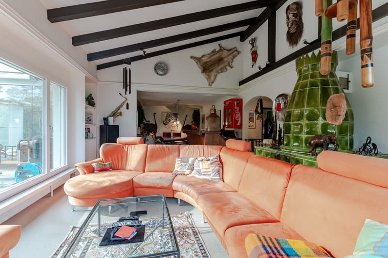 Wohnzimmer mit Kachelofen im OG
